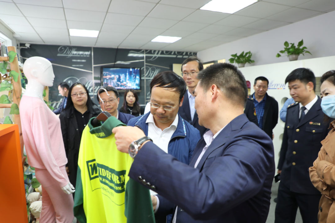 上海市质量工作领导小组质量品牌工作调研座谈会在我司顺利举行 上海市质量工作领导小组质量品牌工作调研座谈会在我司顺利举行-上海德福伦新材料科技有限公司