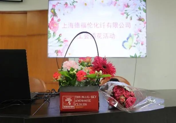 德福伦举办“幸福像花儿一样”职工插花活动 德福伦举办“幸福像花儿一样”职工插花活动-上海德福伦新材料科技有限公司
