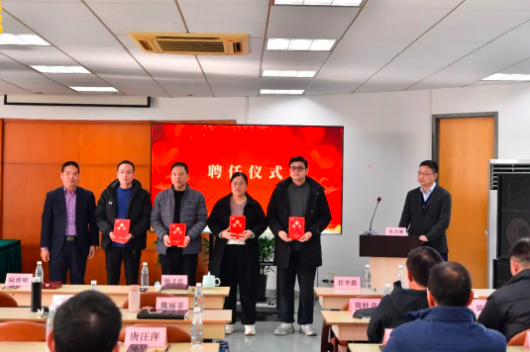 乘势而上 共赴新程 | 德福伦公司召开2025年总体思路推进会-上海德福伦新材料科技有限公司
