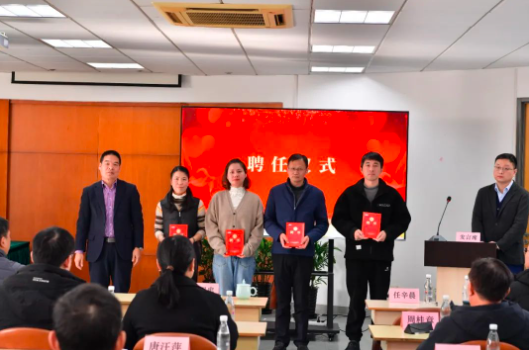 乘势而上 共赴新程 | 德福伦公司召开2025年总体思路推进会-上海德福伦新材料科技有限公司