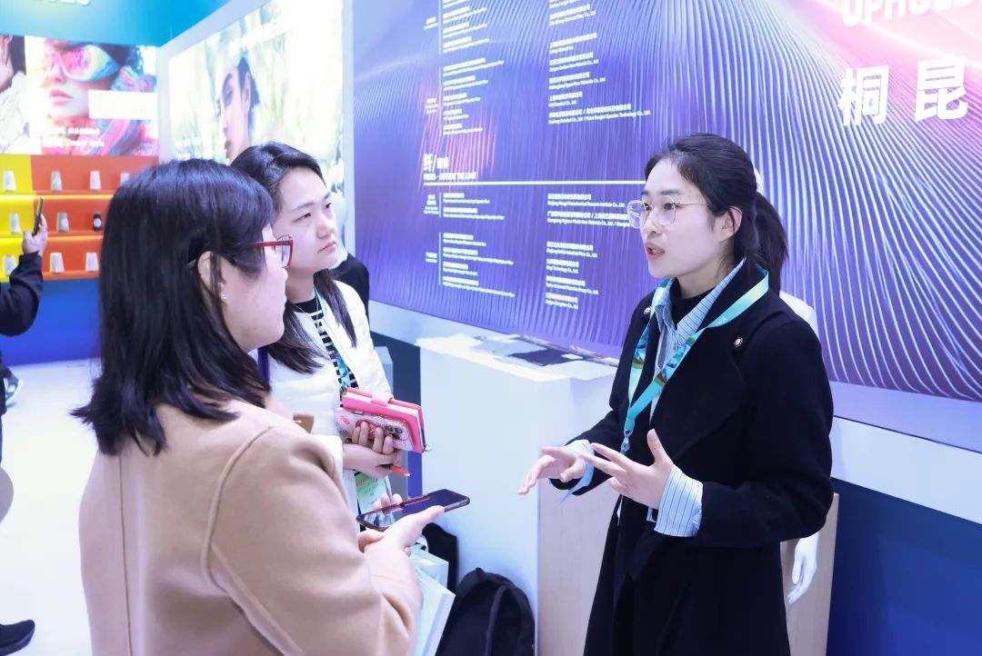 全生物基聚酯,“碳索纤维未来丨德福伦BioFleax? PEF纤维产品联合发布会,成功亮相2025上海春夏纱线展-上海德福伦新材料科技有限公司